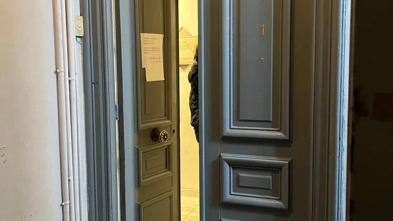 Apartment/commercial premises. 7 rooms, 106 m² - sold tenanted. 2nd floor of 3. 7 beds, 3 showers an - 2