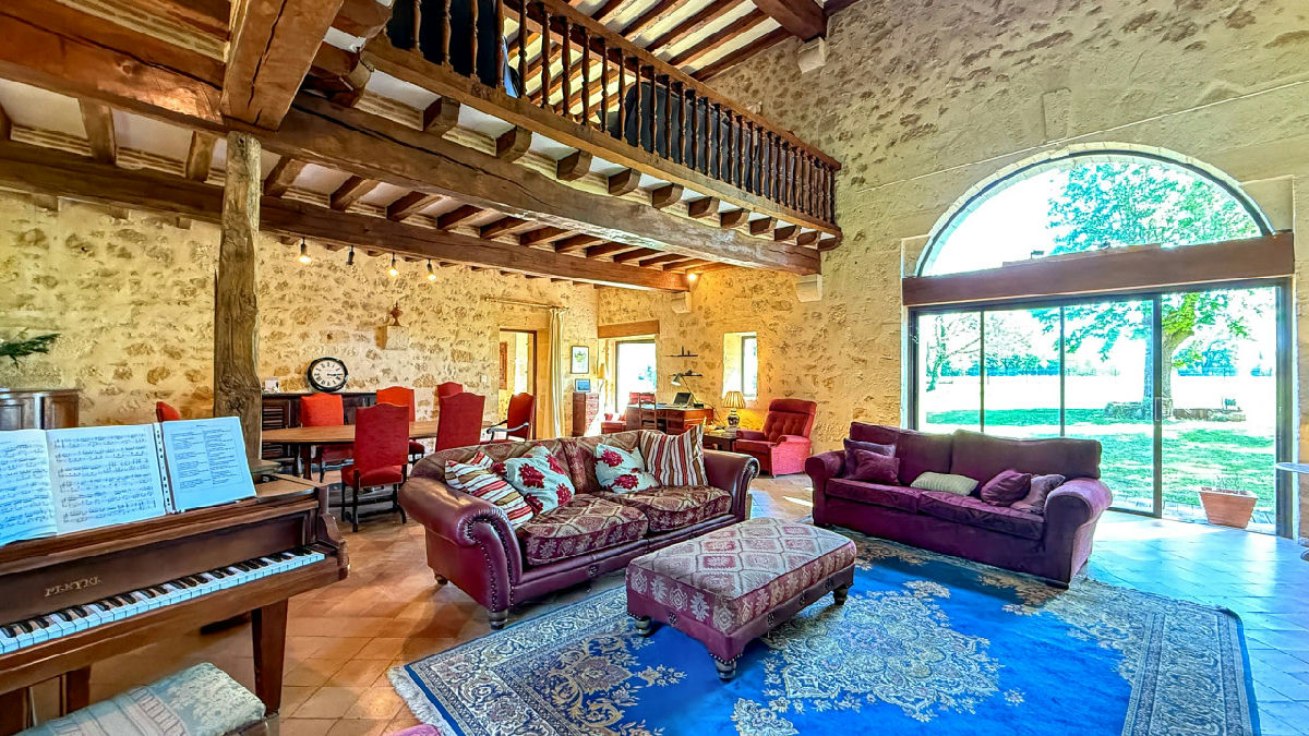Exceptional Medieval Estate in the Dordogne – Character Property with Guest House and Swimming Pool - 5