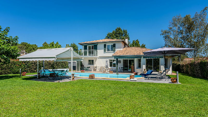 Stunning property with direct access to the golf course