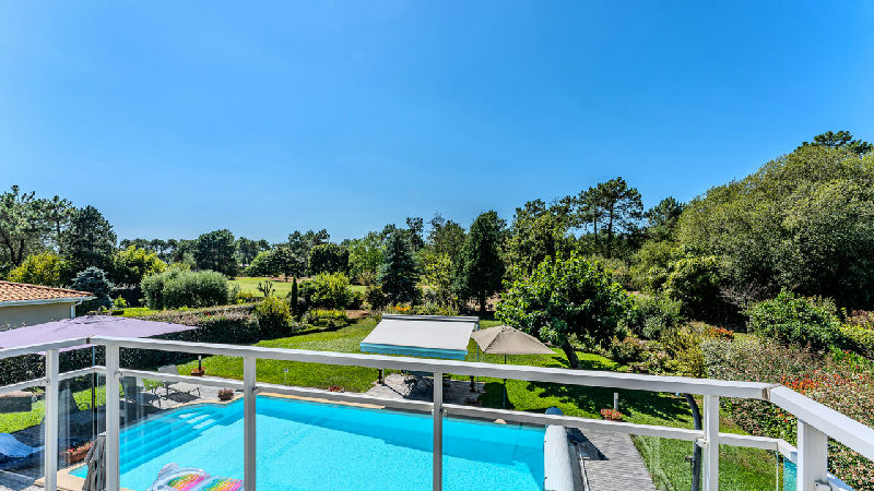 Stunning property with direct access to the golf course - 4