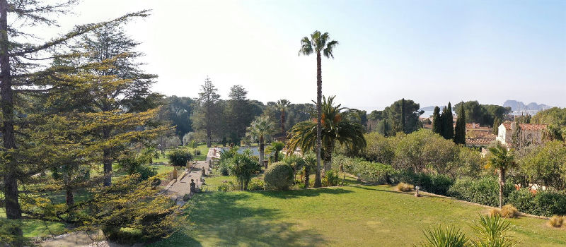 Superb 3-bedroom apartment with park and pool views in La Ciotat