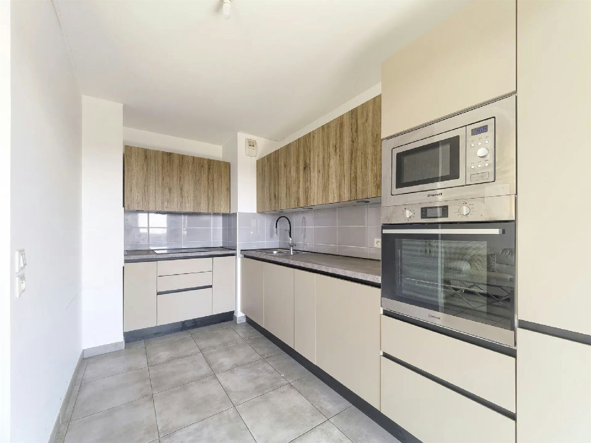 4-Room Apartment With Sea View - 11