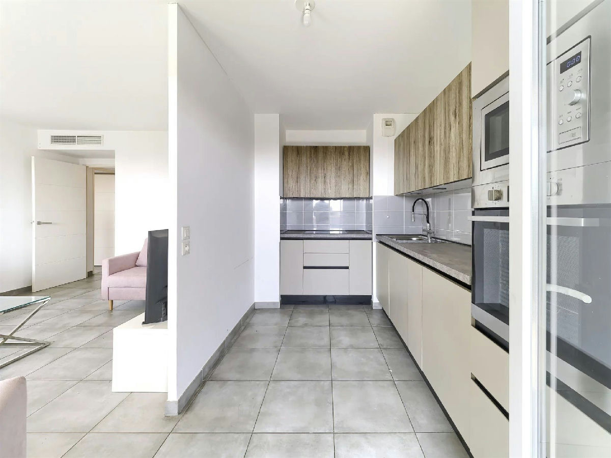4-Room Apartment With Sea View - 12