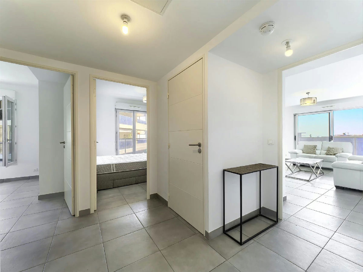 4-Room Apartment With Sea View - 13