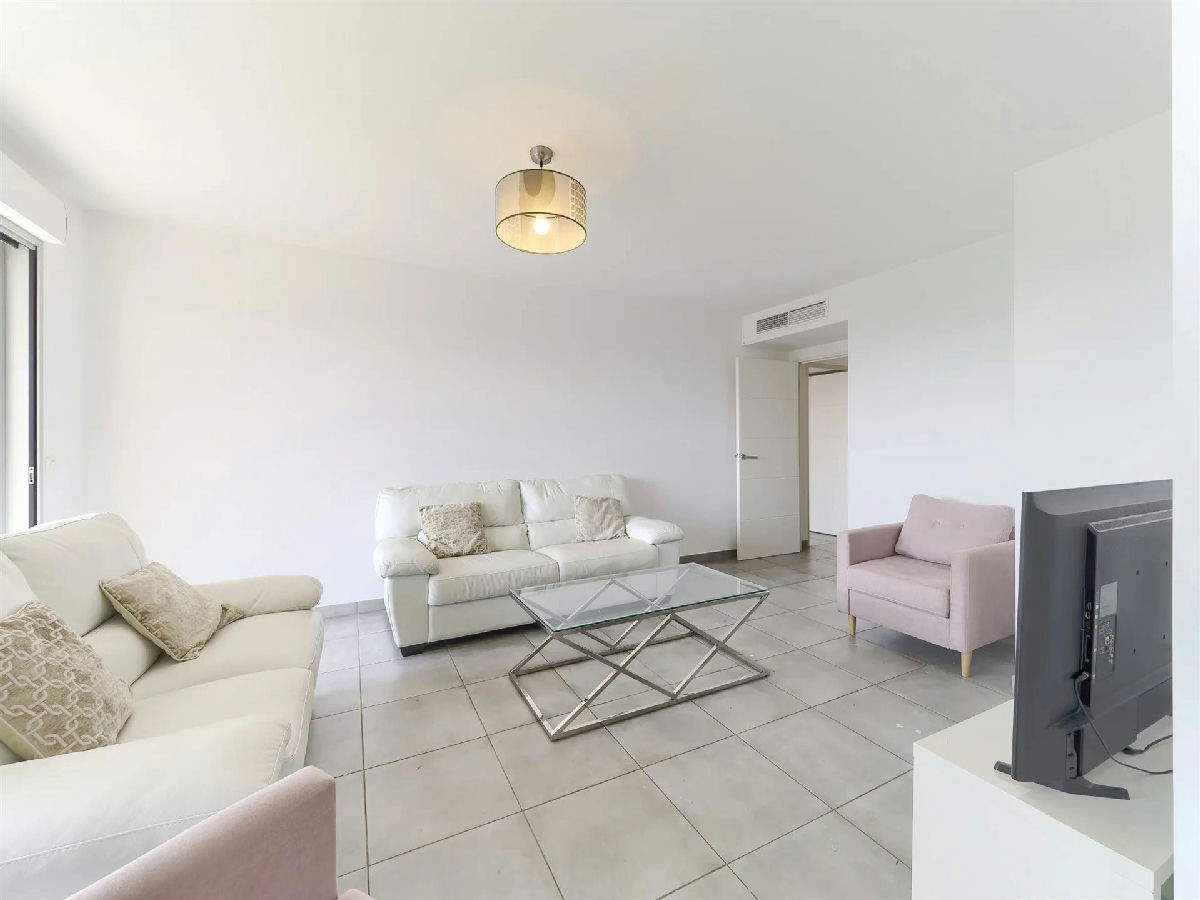 4-Room Apartment With Sea View - 14