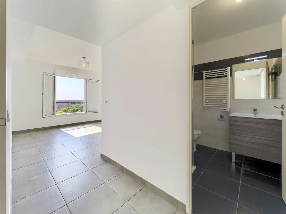 4-Room Apartment With Sea View - 18