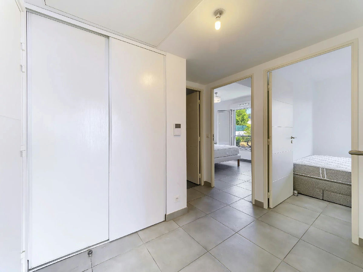 4-Room Apartment With Sea View - 19