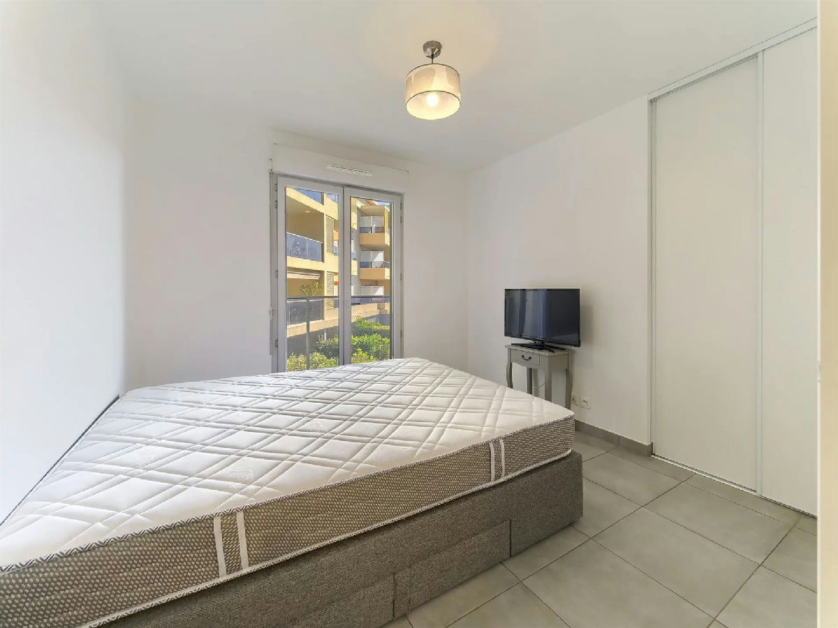 4-Room Apartment With Sea View - 20