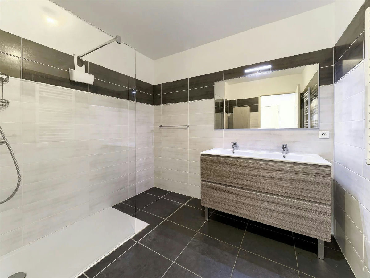 4-Room Apartment With Sea View - 22