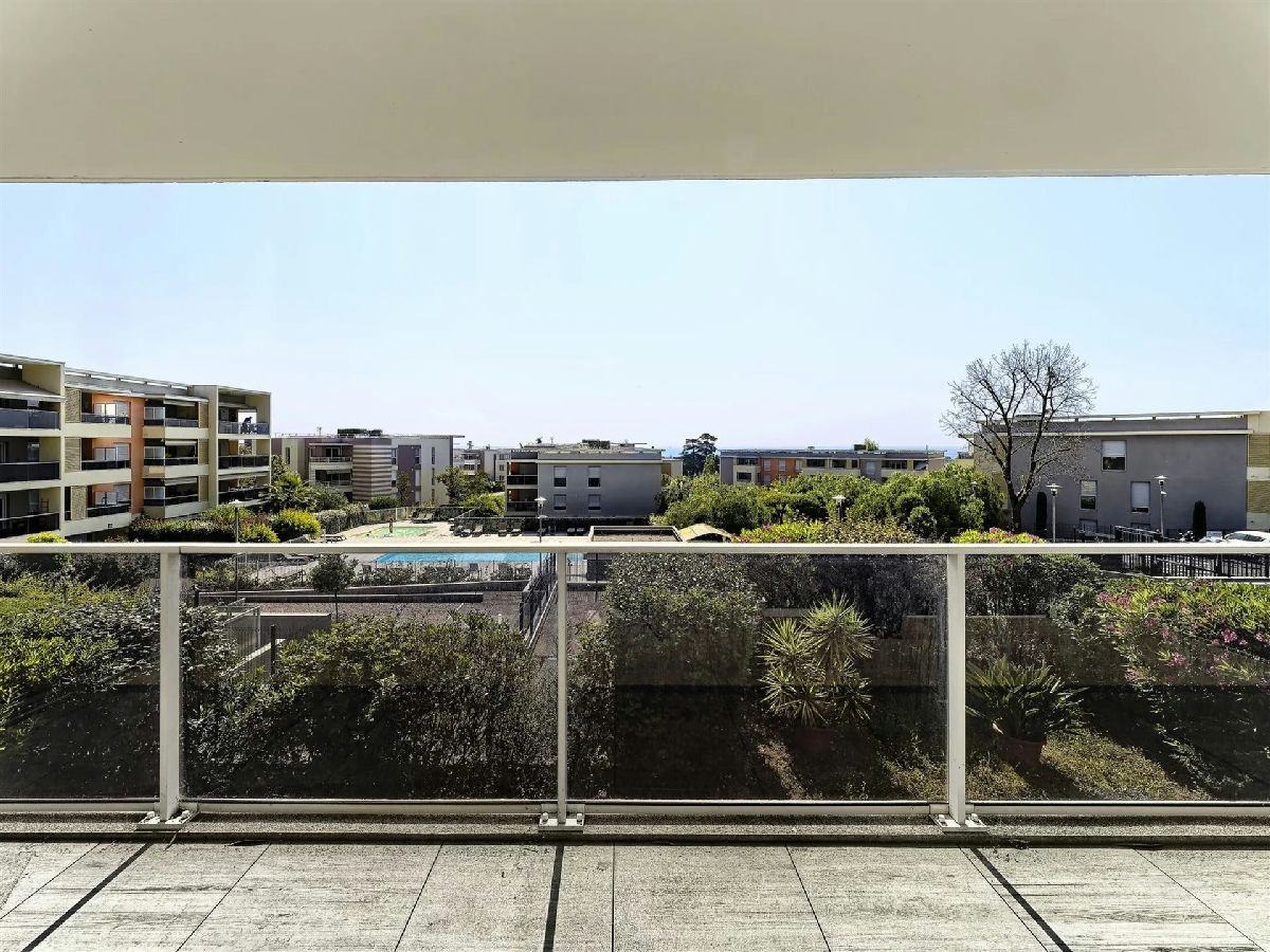 4-Room Apartment With Sea View - 23