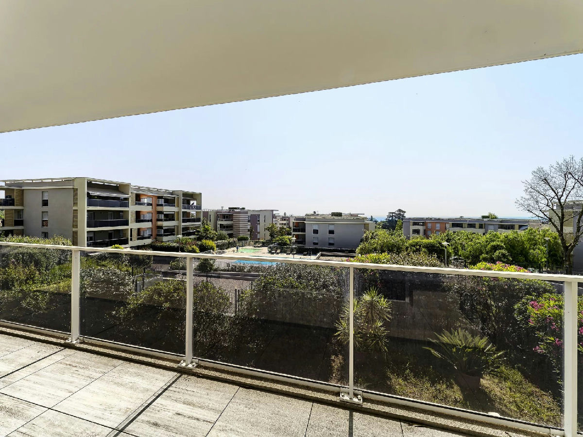 4-Room Apartment With Sea View - 24