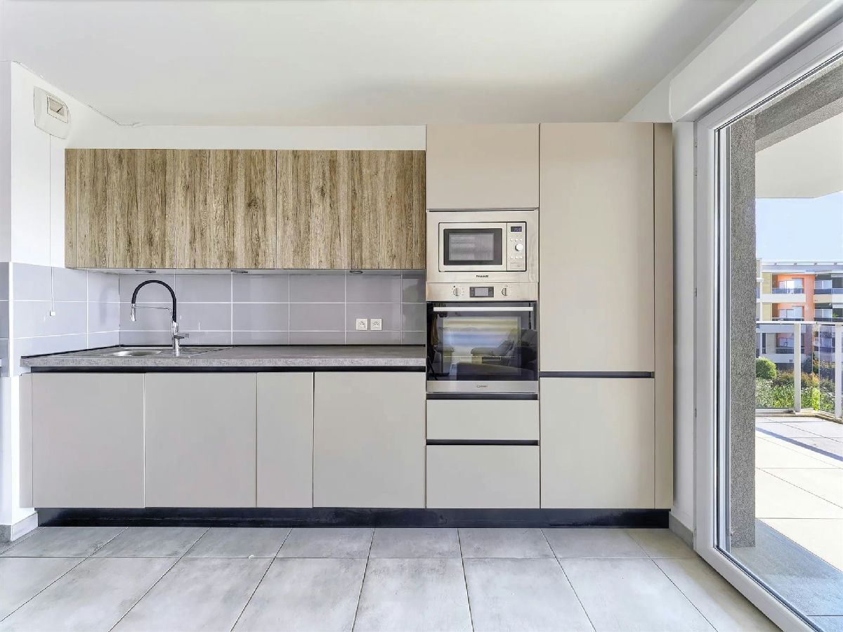 4-Room Apartment With Sea View - 9