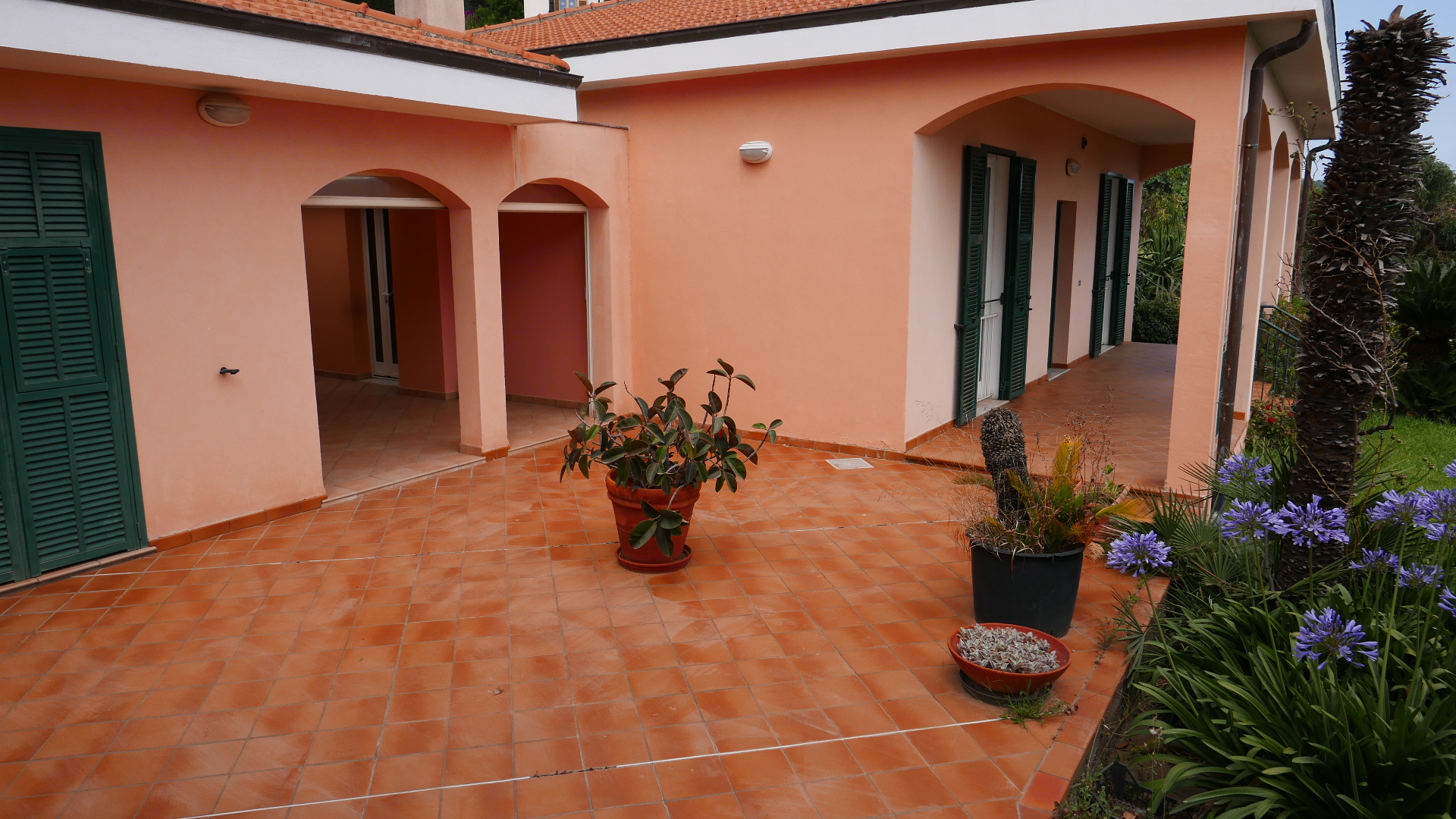 Sunny villa in an exclusive location - 2