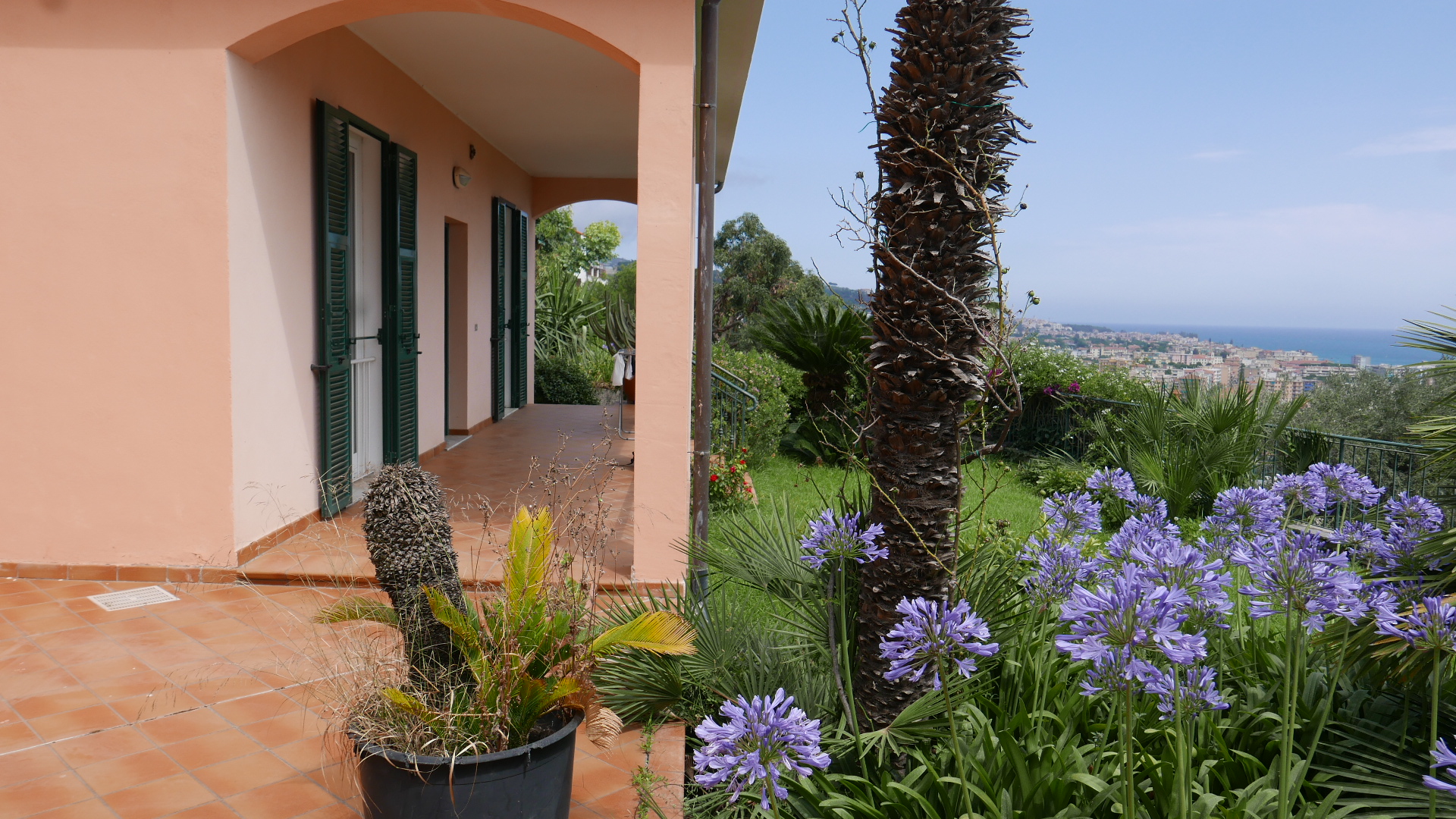 Sunny villa in an exclusive location - 3