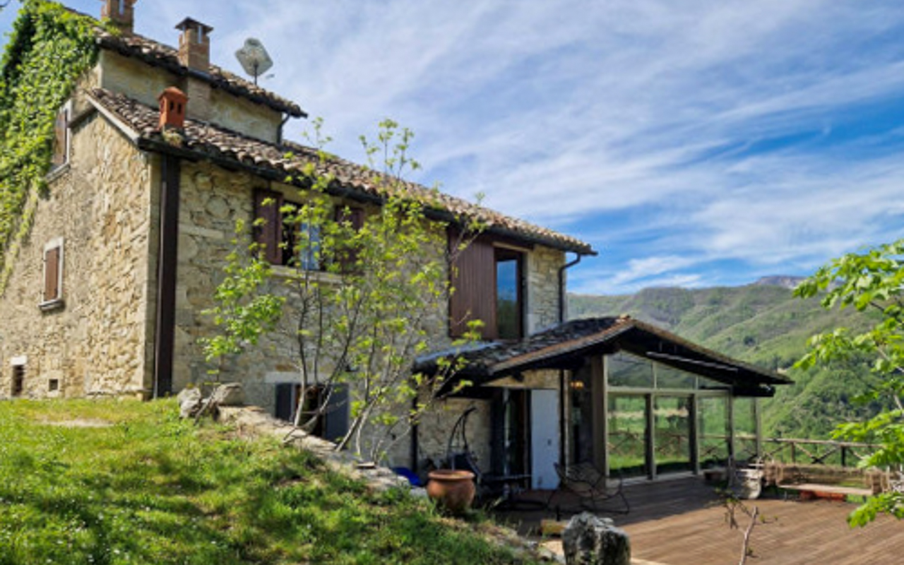 Casale delle Terme is a completely renovated stone farmhouse for sale near the hills of the beautiful medieval city of Ascoli Piceno, Marche