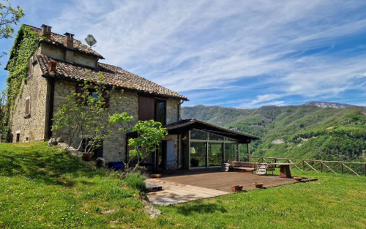 Casale delle Terme is a completely renovated stone farmhouse for sale near the hills of the beautiful medieval city of Ascoli Piceno, Marche - 3