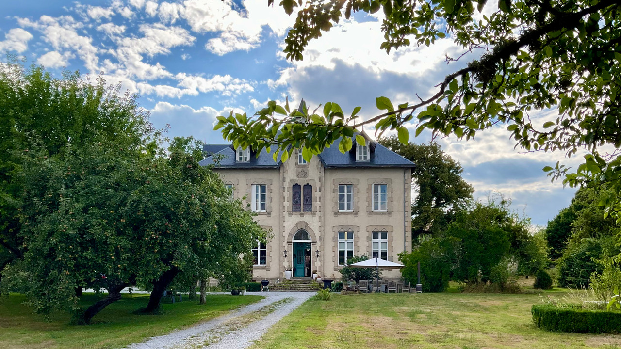 Historic home/guest house with fascinating history in a charming French countryside town
