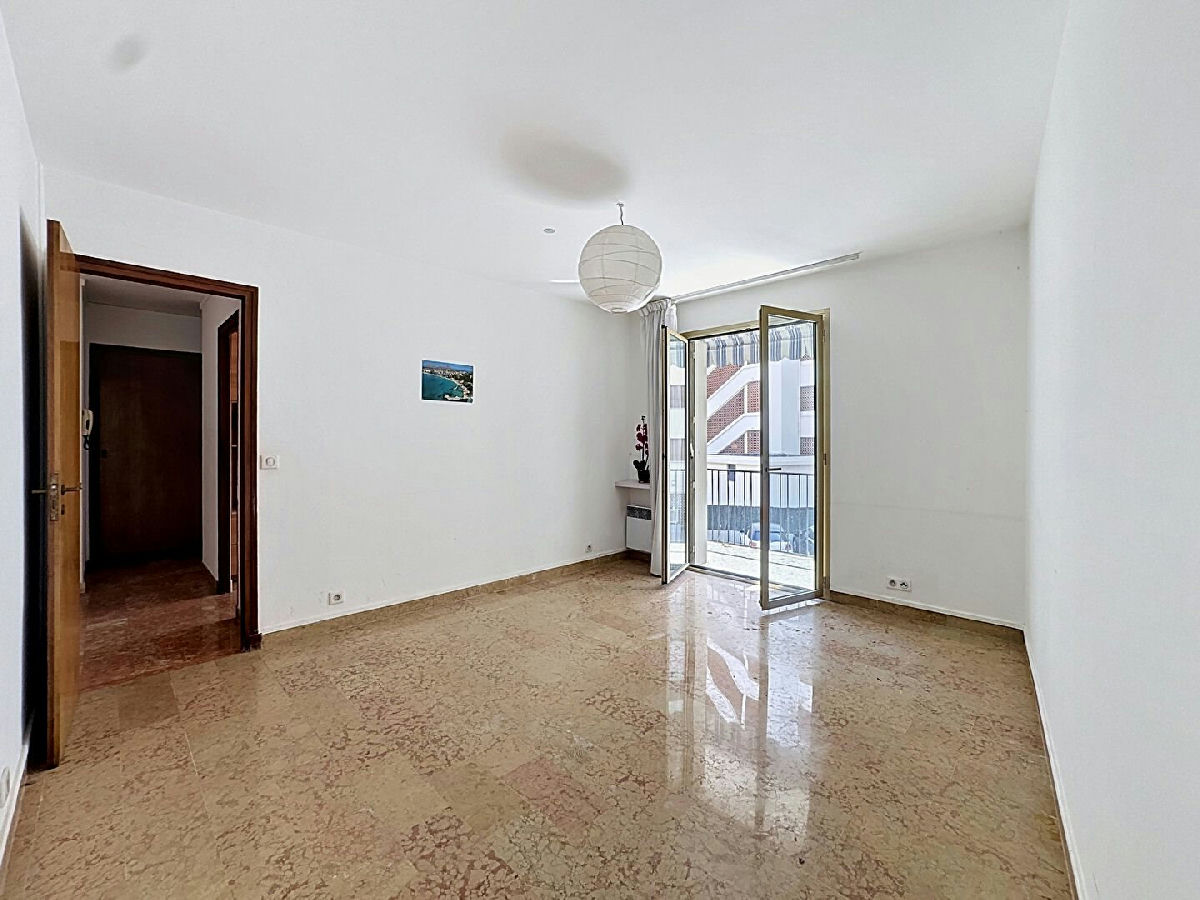 2-room apartment in Juan-les-Pins - 5