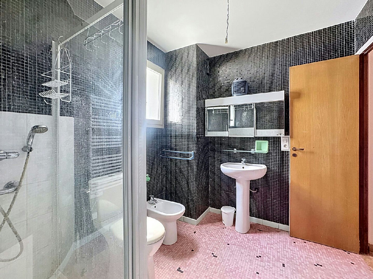 2-room apartment in Juan-les-Pins - 7