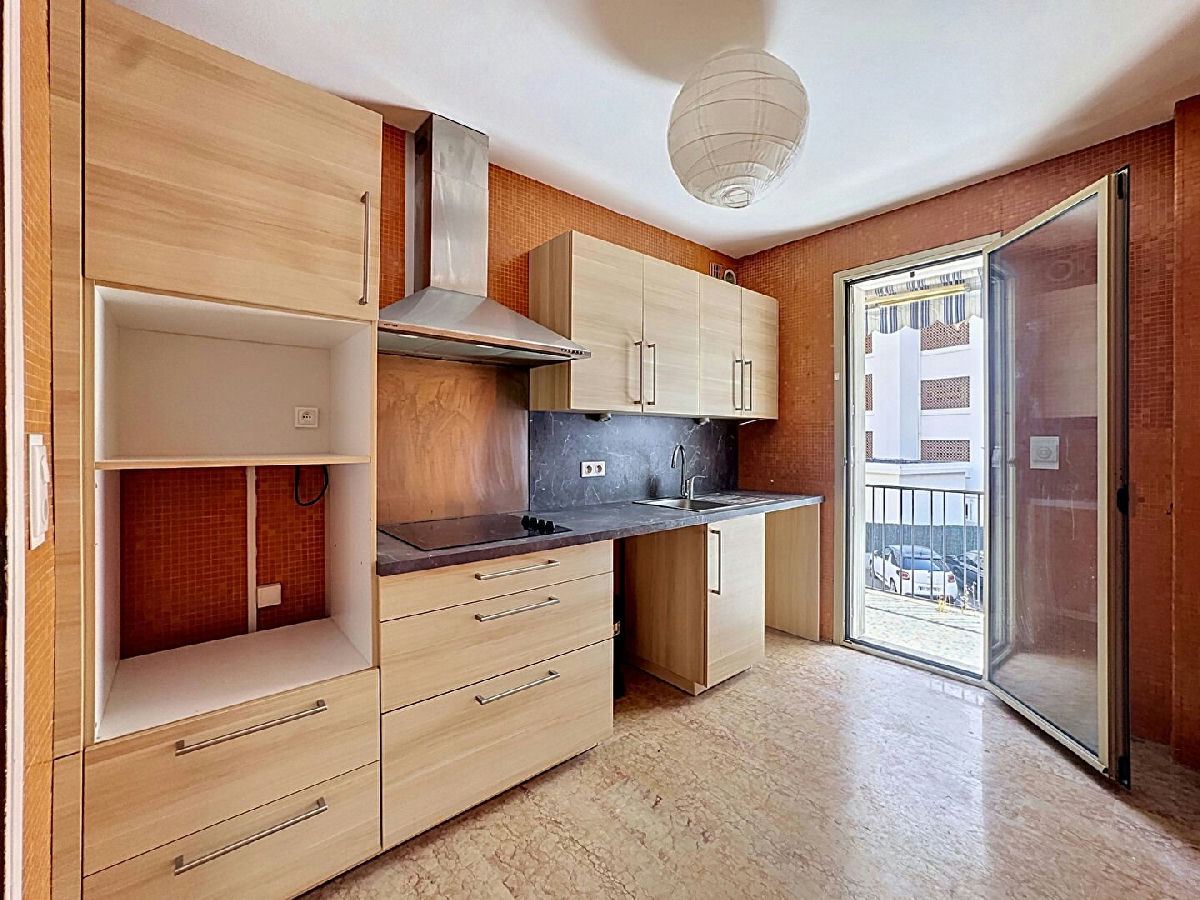 2-room apartment in Juan-les-Pins - 8