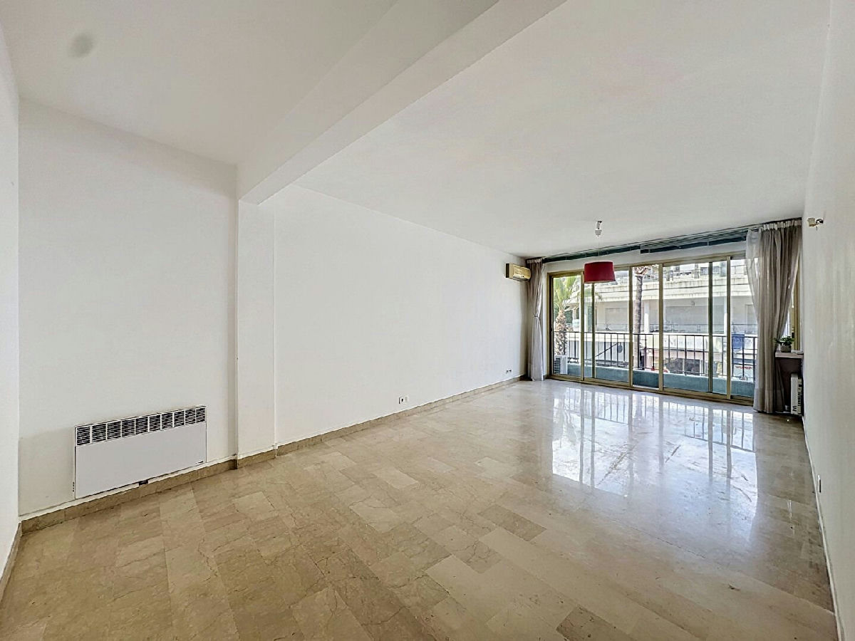 2-room apartment in Juan-les-Pins - 9