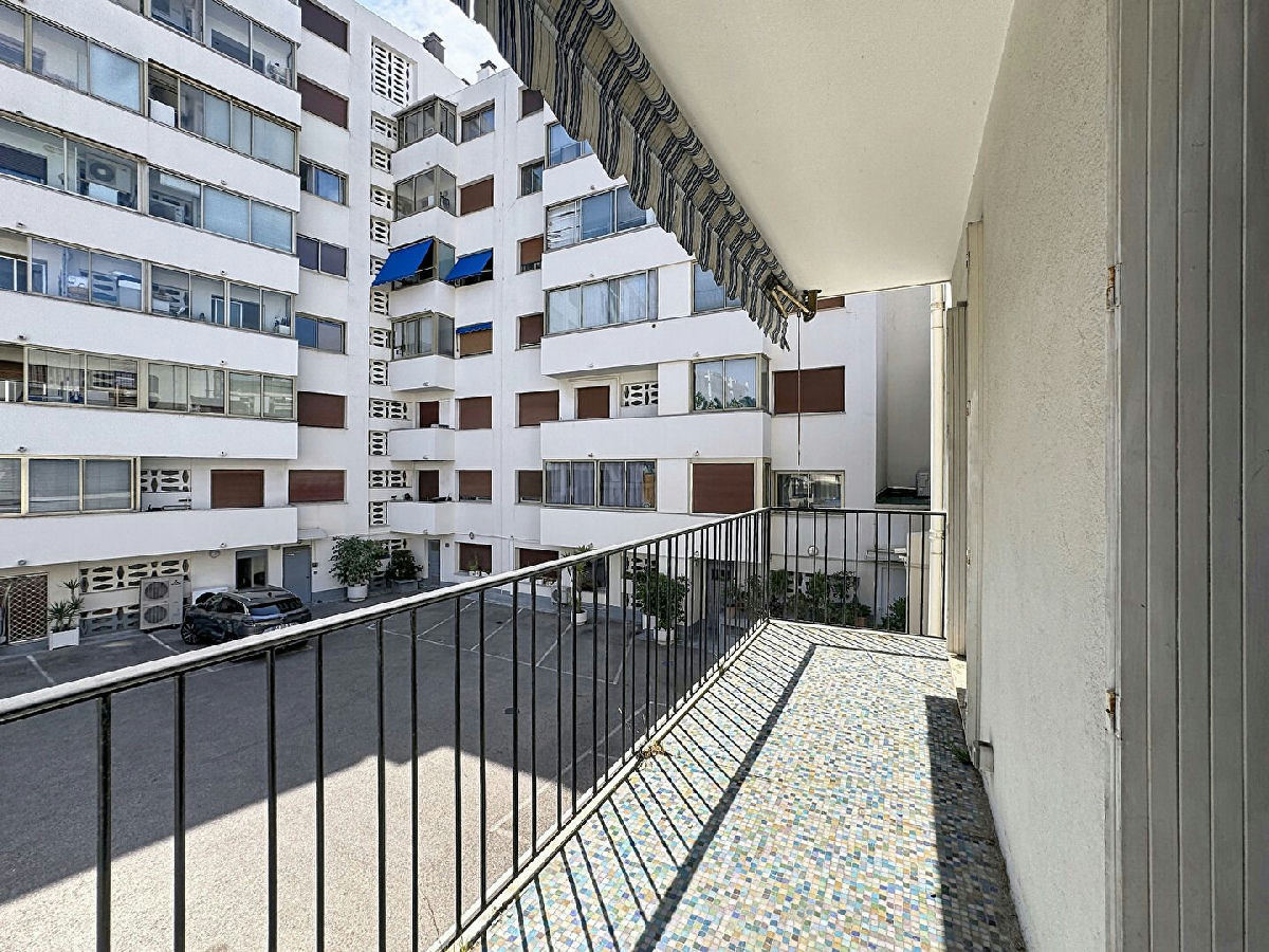 2-room apartment in Juan-les-Pins - 10
