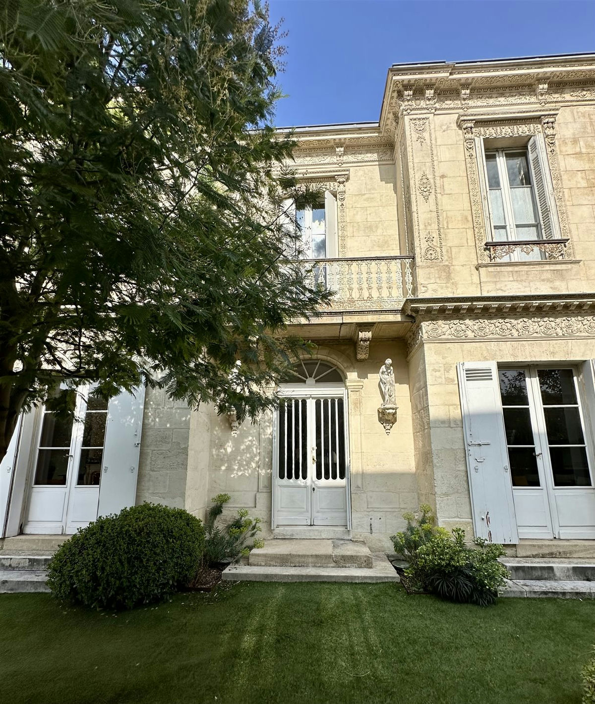 Bordeaux centre, Jardin Public, Hotel Particulier du 19th century, 280 m2 living space with pool and garage - 1