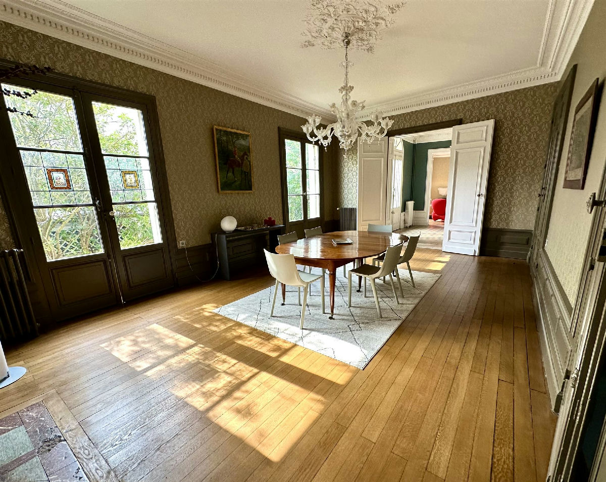 Bordeaux centre, Jardin Public, Hotel Particulier du 19th century, 280 m2 living space with pool and garage - 14