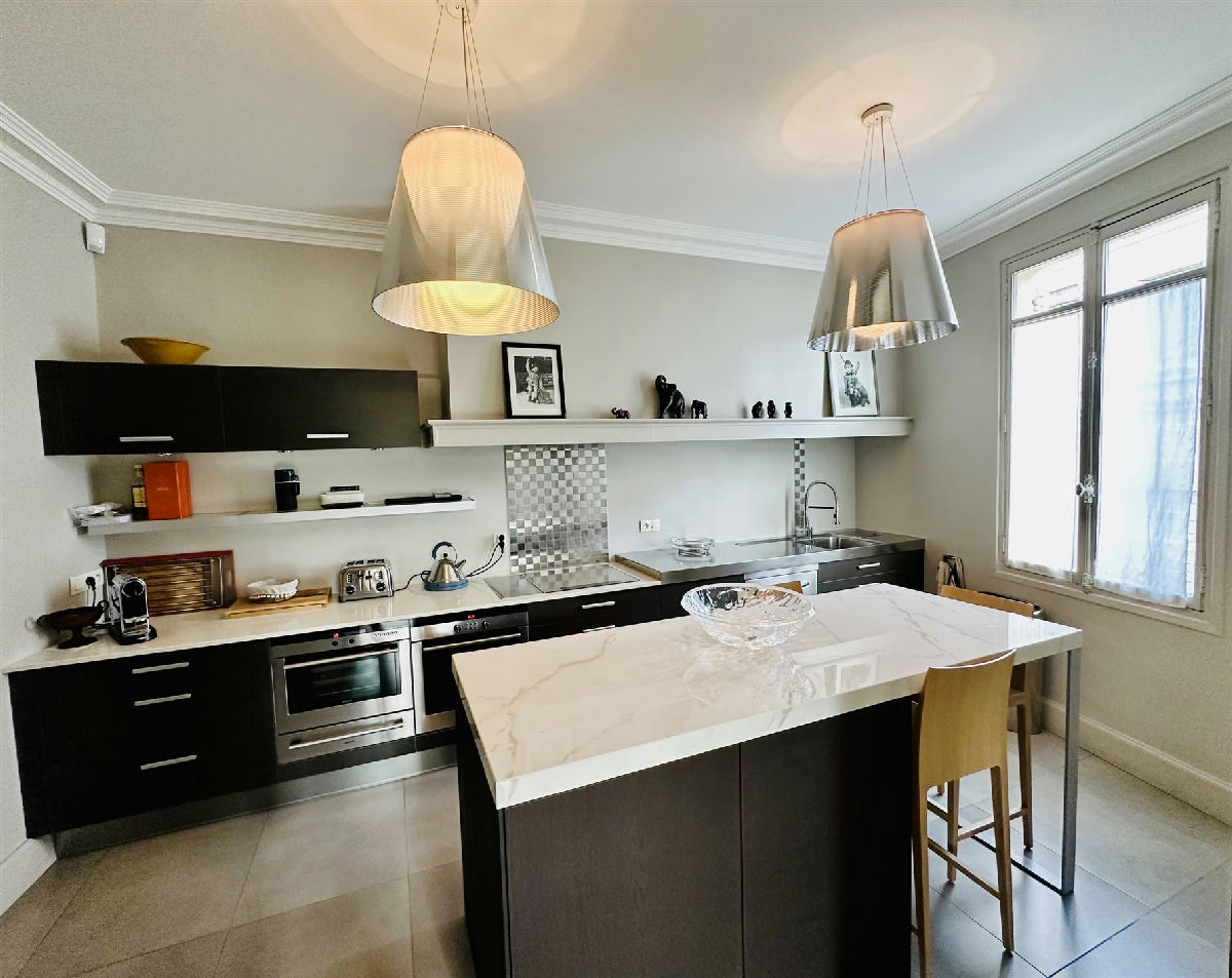 Bordeaux centre, Jardin Public, Hotel Particulier du 19th century, 280 m2 living space with pool and garage - 17