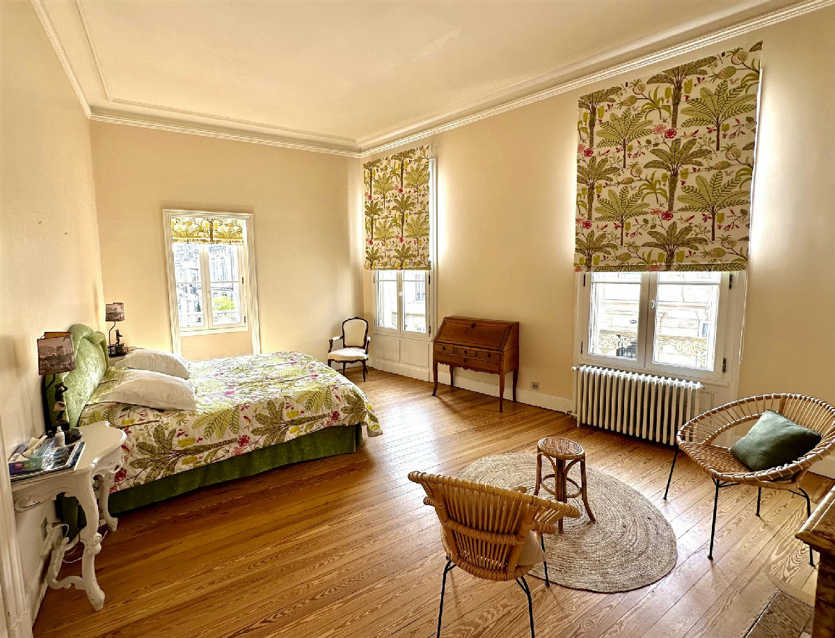 Bordeaux centre, Jardin Public, Hotel Particulier du 19th century, 280 m2 living space with pool and garage - 19