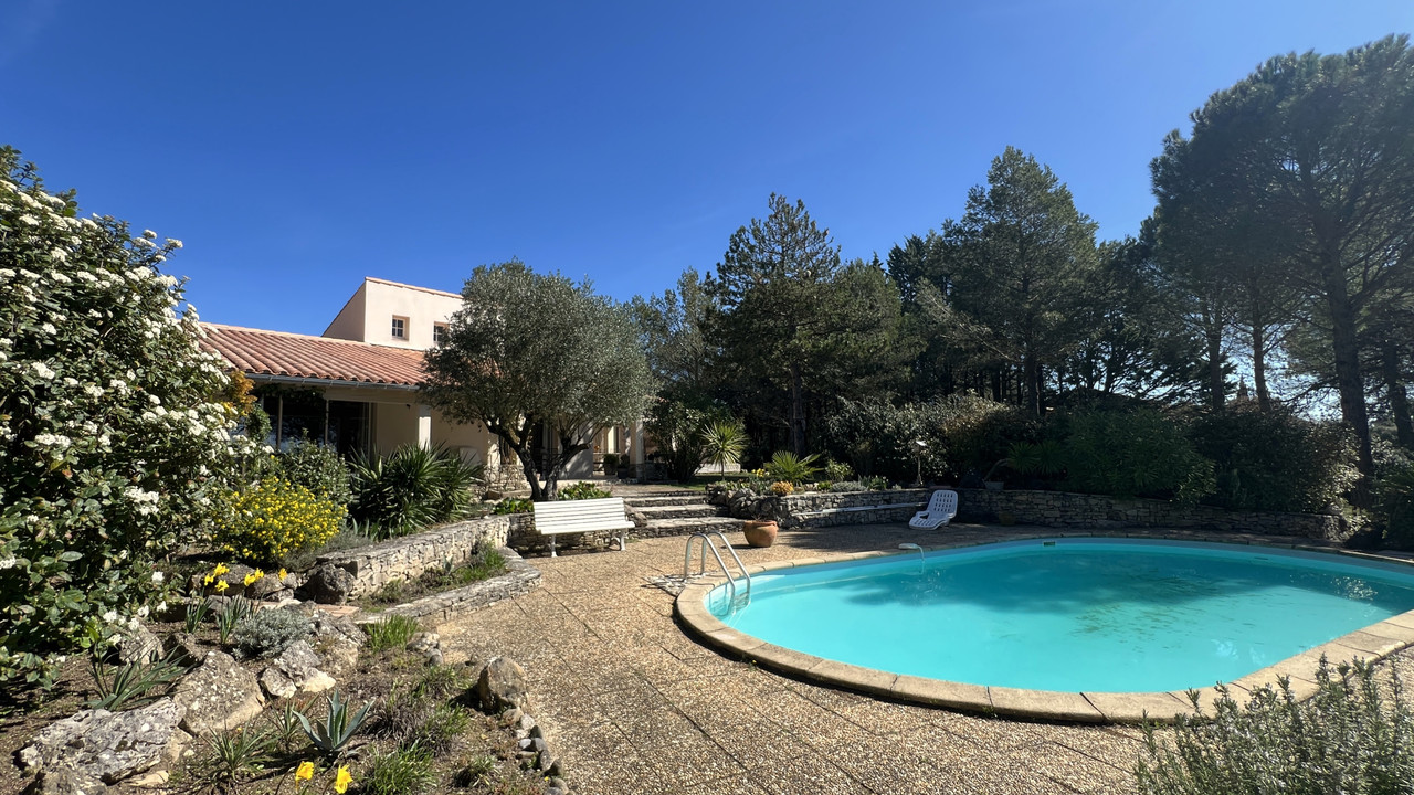 Superb modern house, as new, with 3 bedrooms, terraces and pool, in an enviable location. Stunning v - 3