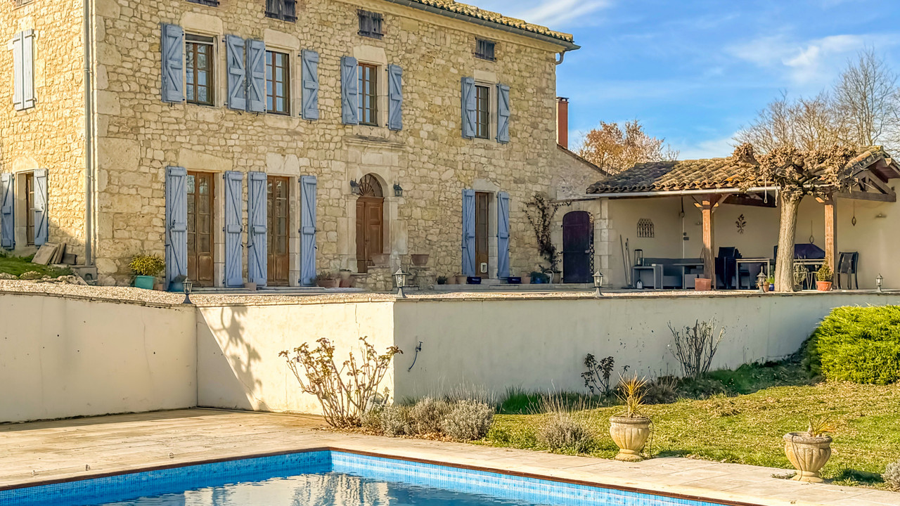Superb 5 bedroom Maison de Maître with 3-Bed Gîte, Barn & Pool near Gaillac and Toulouse