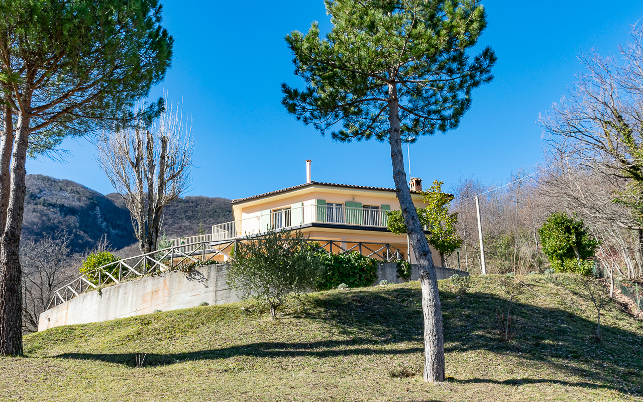 Lovely recently built house located in the majestic Parco Nazionale dei Monti Sibillini. Casa Bucelli - 2