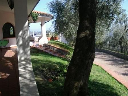 Spacious villa in the green with sea view - 2