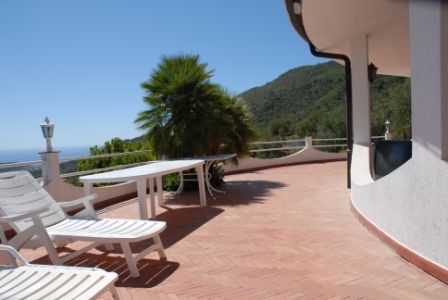 Spacious villa in the green with sea view - 3