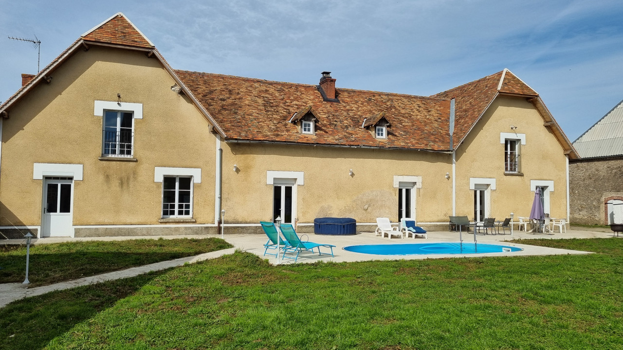 Horse estate of 31-ha with house, stables, and swimming pool