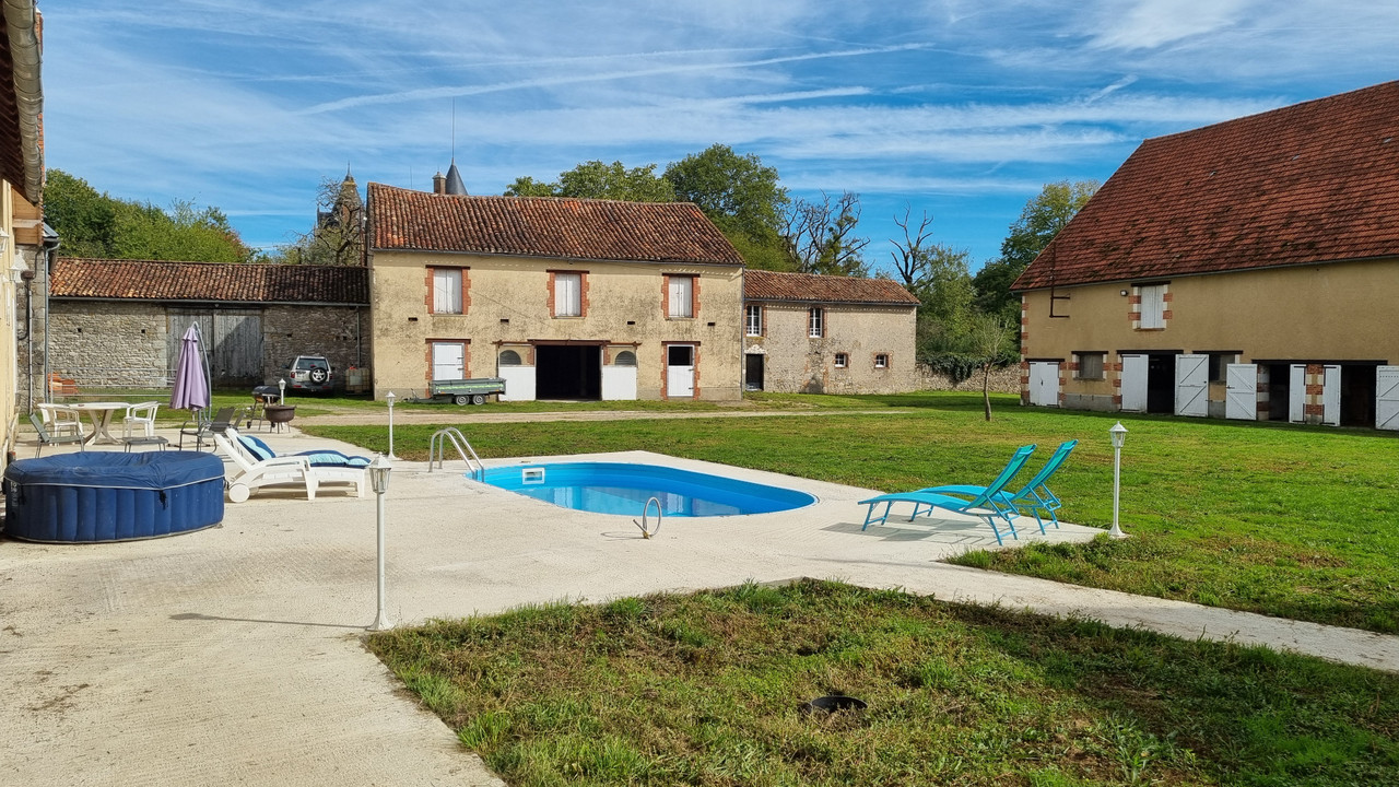 Horse estate of 31-ha with house, stables, and swimming pool - 3