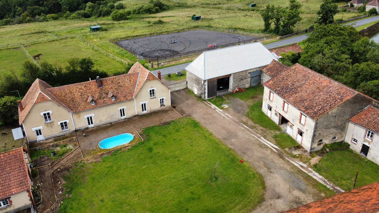 Horse estate of 31-ha with house, stables, and swimming pool - 4