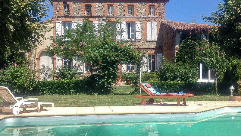 Elegant Toulouse manor house of 329 m², set on a 4,120 m² enclosed plot