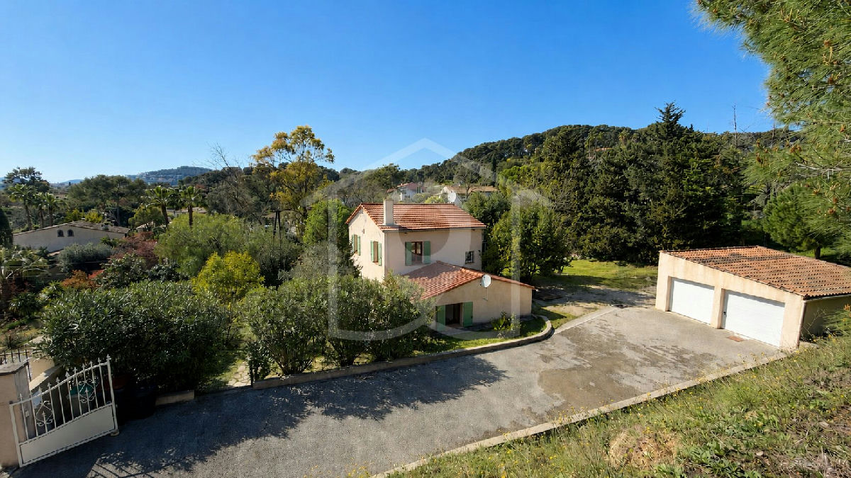 Antibes Saint Péchaire - House and Buildable Land - 1