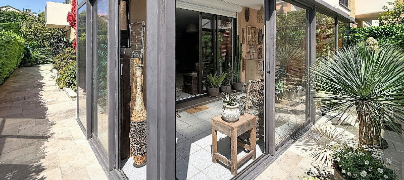 Antibes - Val Claret - Ground-floor apartment with a private 320 m² garden - 4