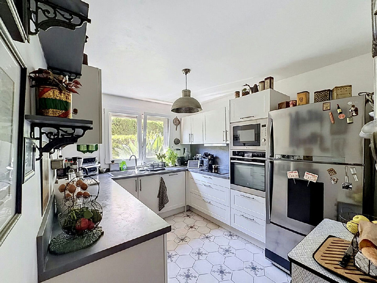 Antibes - Val Claret - Ground-floor apartment with a private 320 m² garden - 6