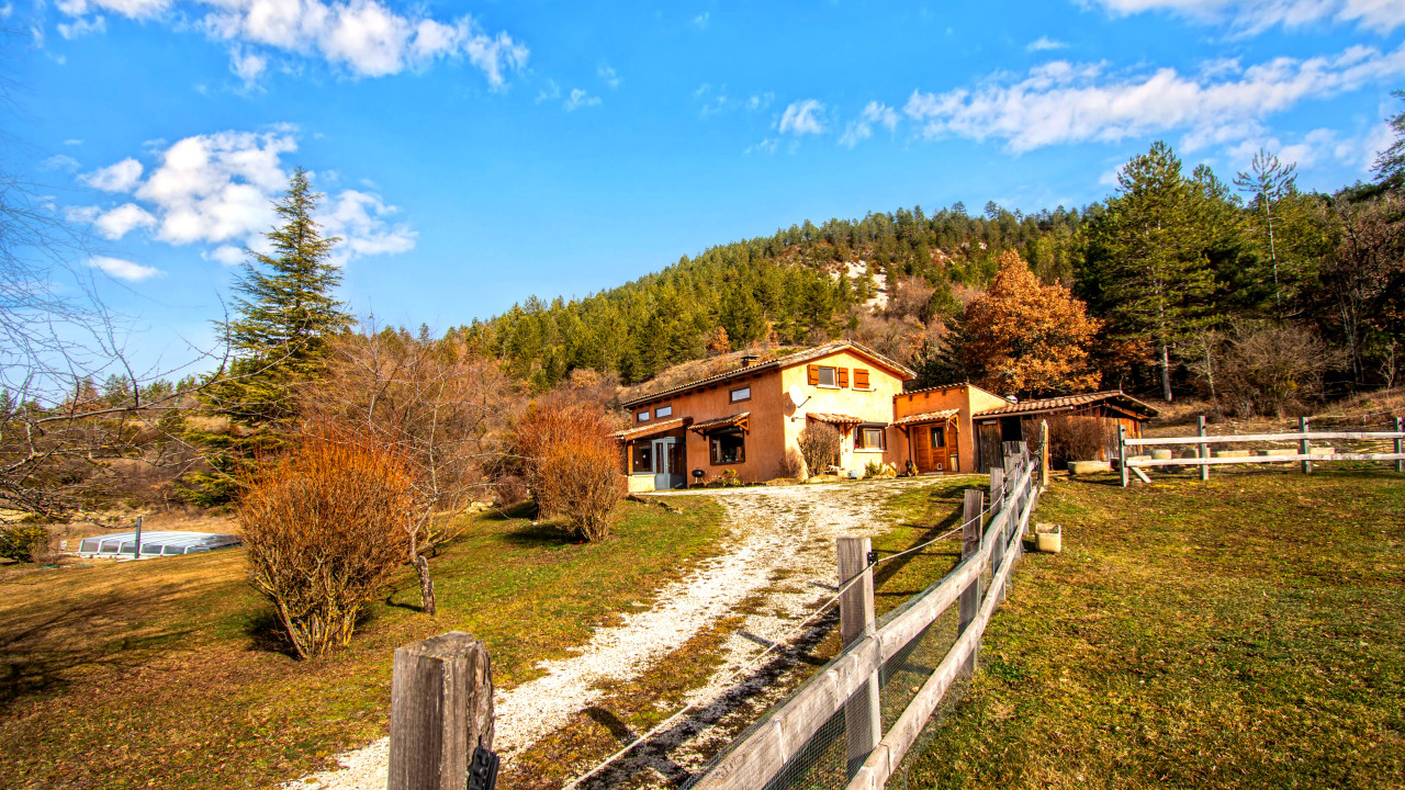 4 bed property with amazing views, very quiet location, water source, pond, pool, stables