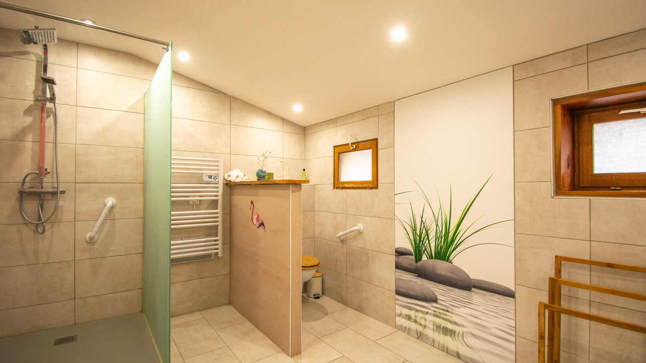 4 bed property with amazing views, very quiet location, water source, pond, pool, stables - 2