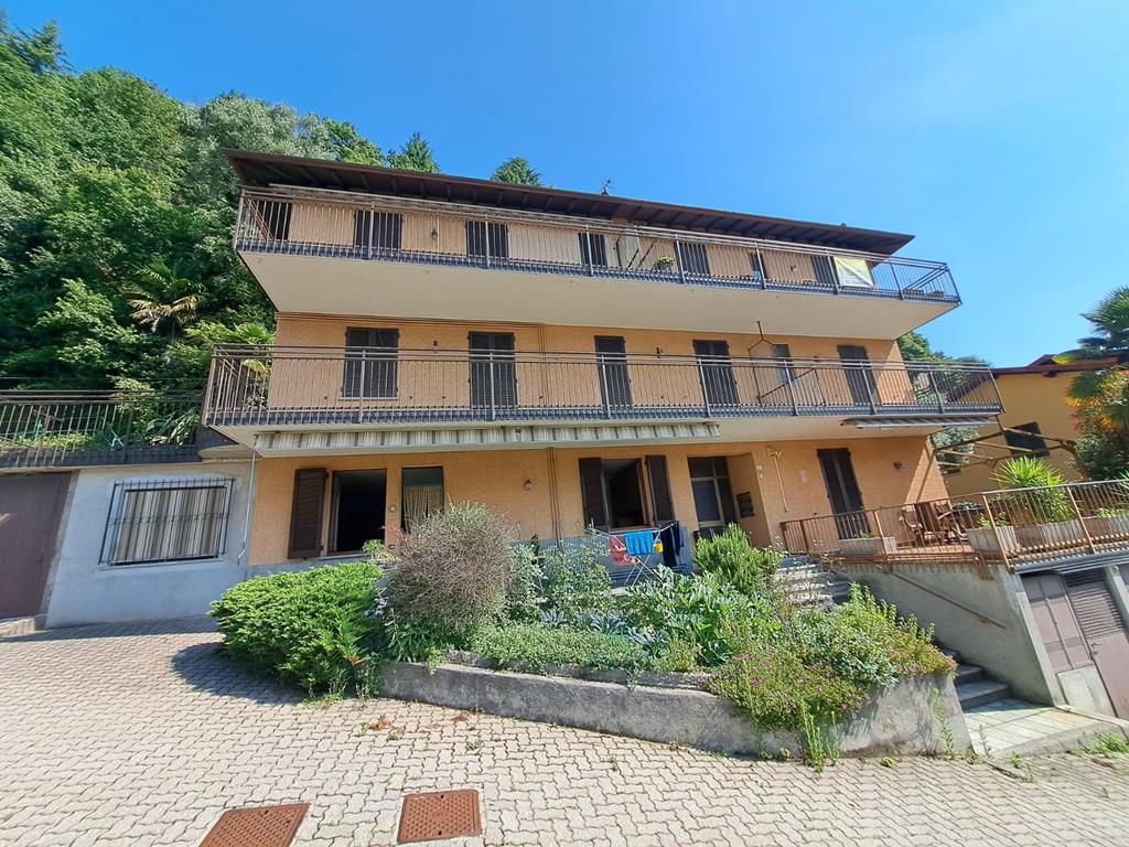 Nice apartment with a terrace and stunning lake views