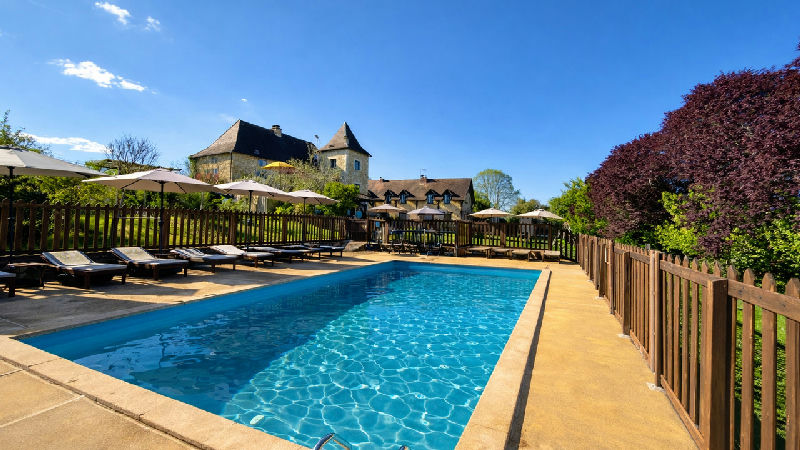 Superb property with 4 gites and pool - 4