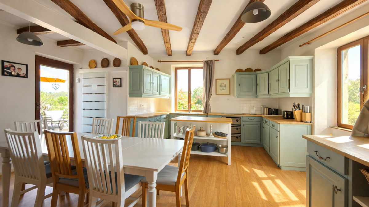 Superb property with 4 gites and pool - 5
