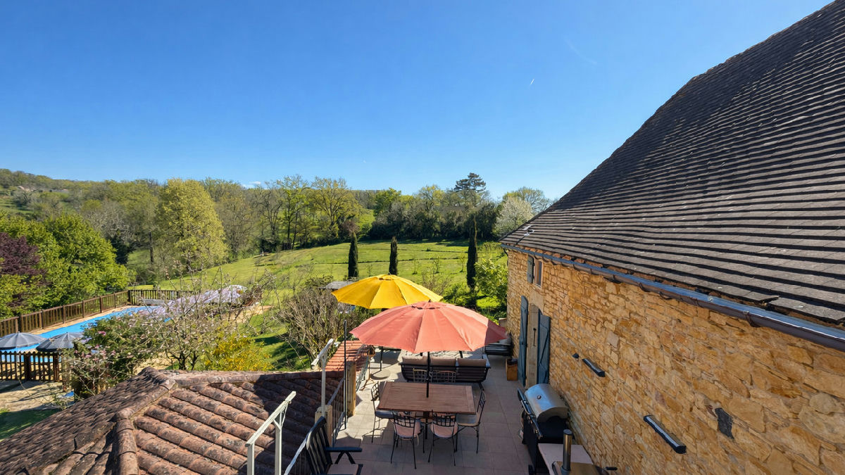 Superb property with 4 gites and pool - 9