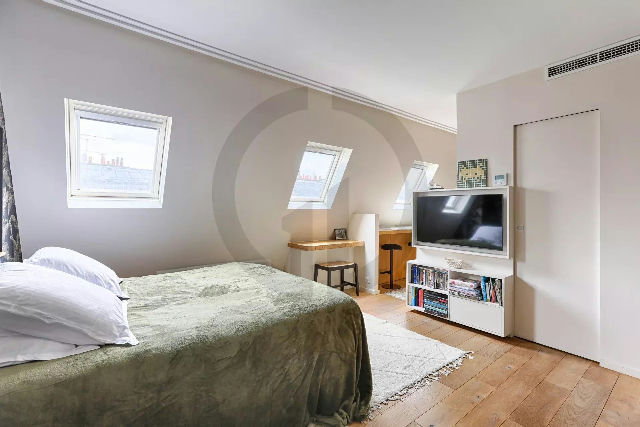 Exceptional Studio – 21.5 sqm Carrez / 27.62 sqm total space – Fully renovated, furnished & equipped