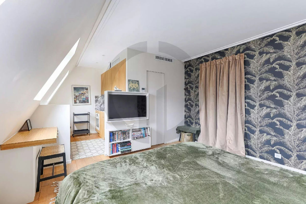 Exceptional Studio – 21.5 sqm Carrez / 27.62 sqm total space – Fully renovated, furnished & equipped - 4
